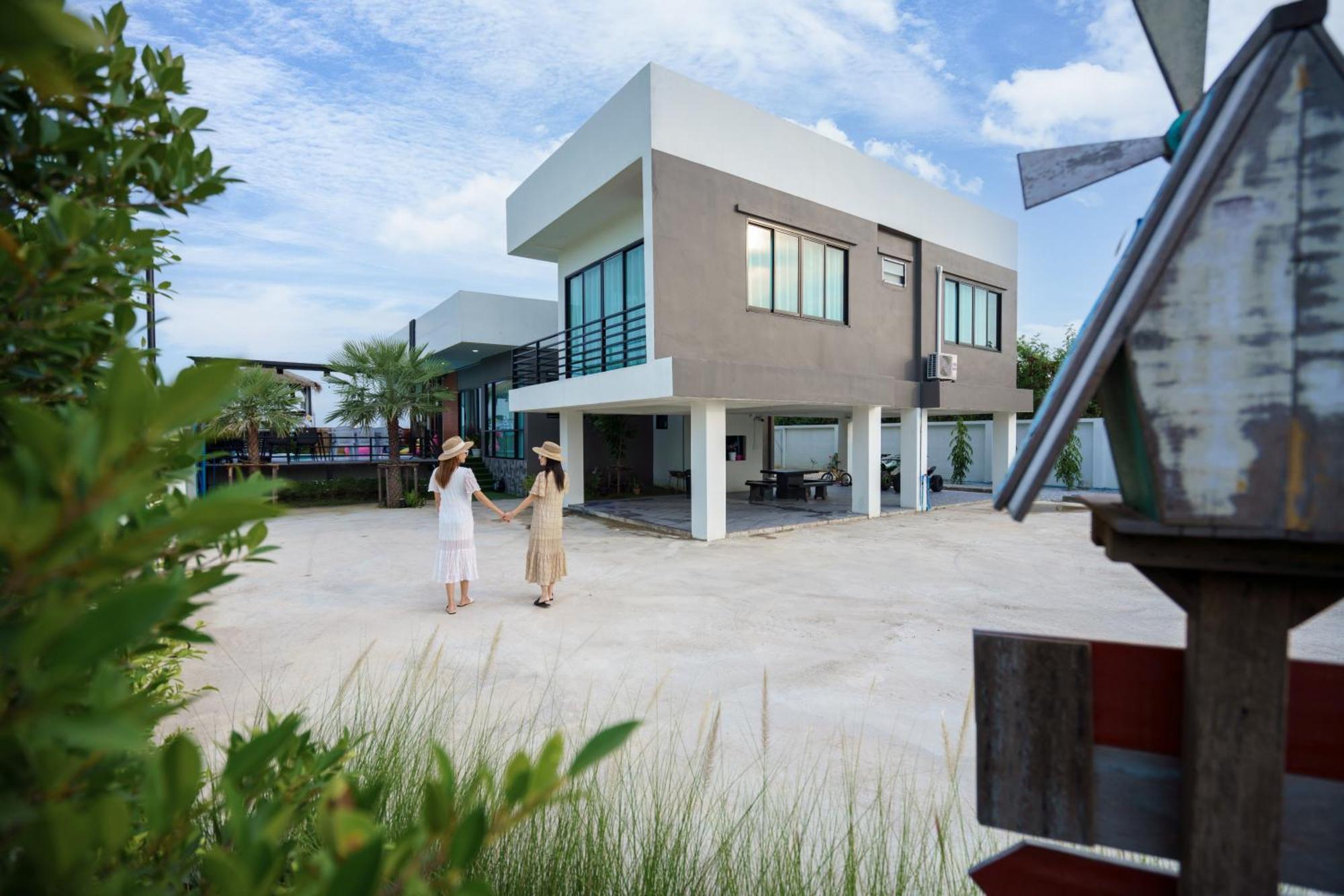 Pplakepool Villa