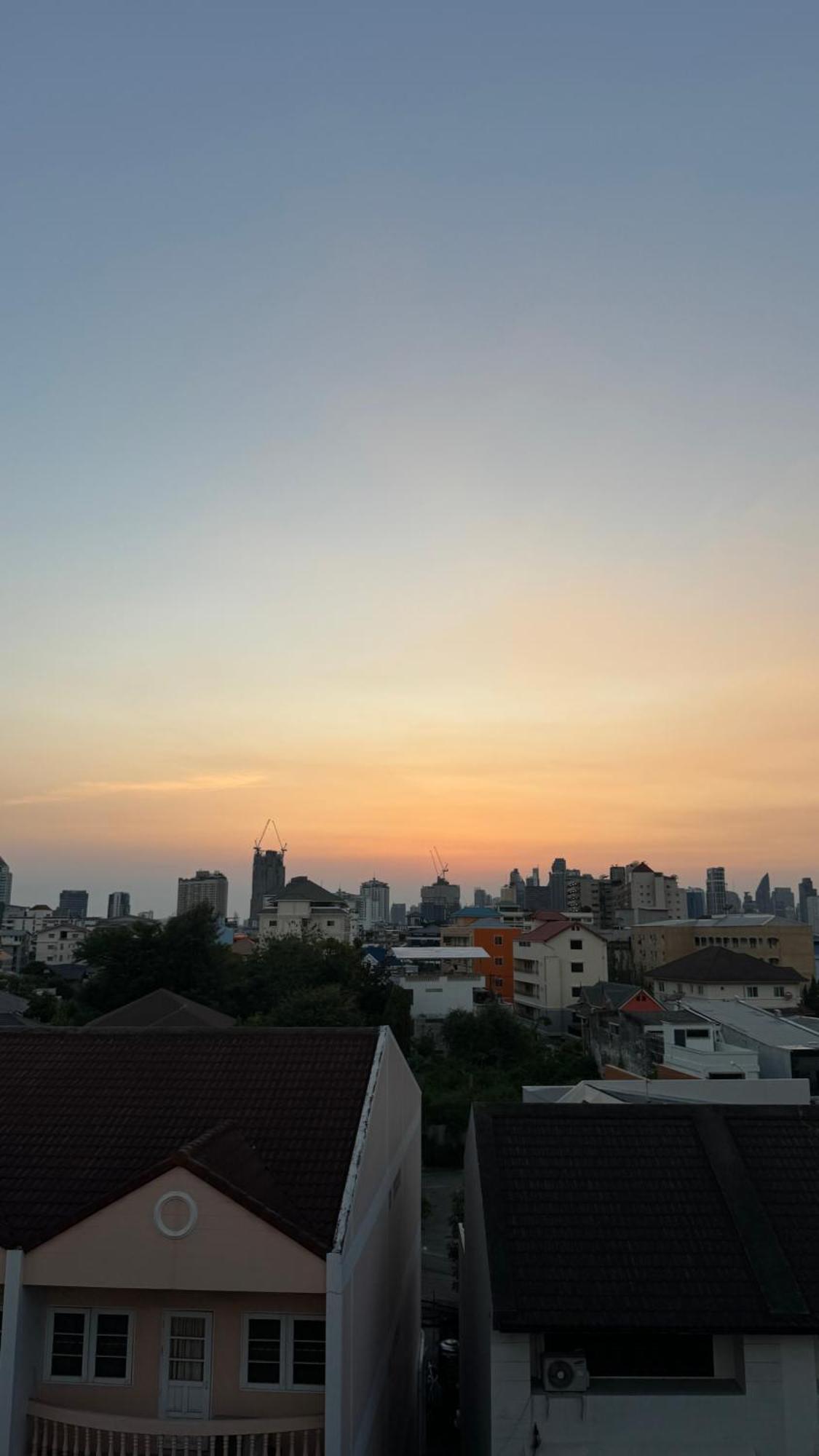 Sunset Tower Homestay *