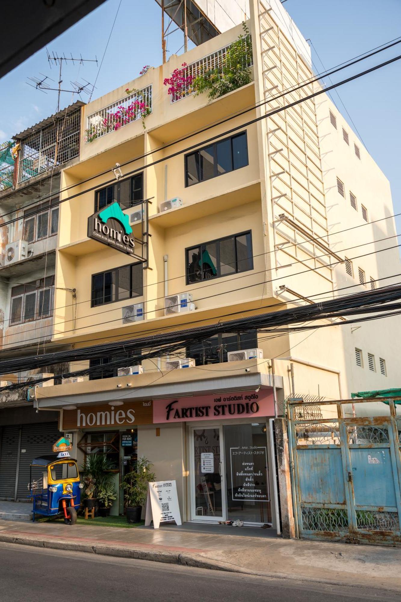 Homies Ratchada Hotel