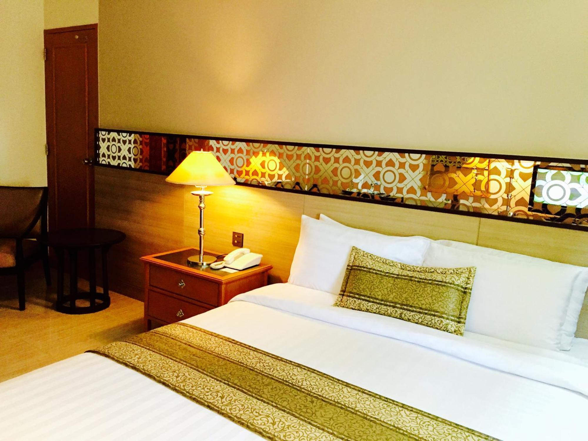 Hotel Indra Regent 4*
