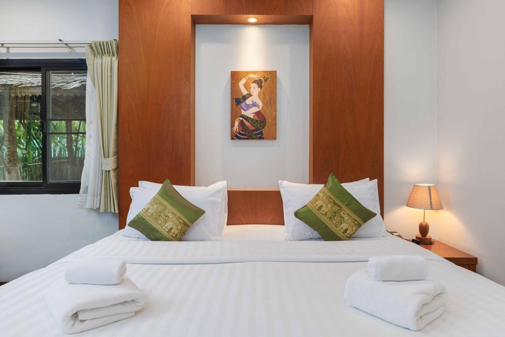 Charlie House Pin Klao 3* Bangkok