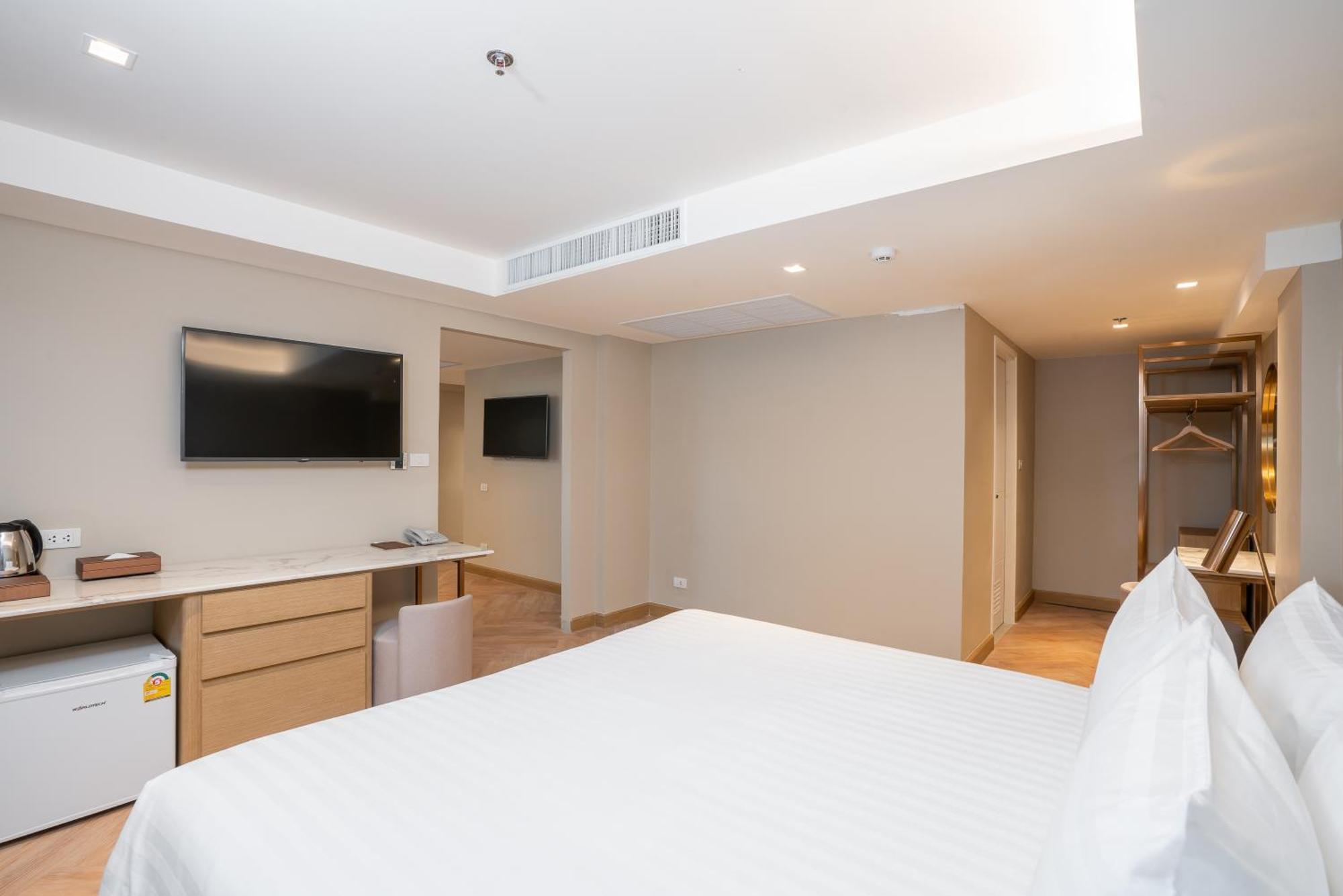 Hotel Away Riverside Kene 4*