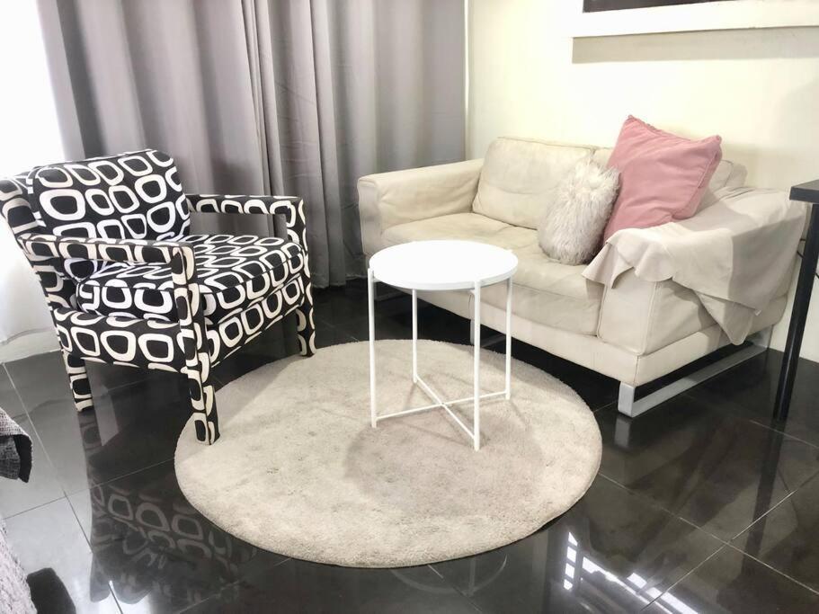 Cb's - Cheap Boutique Homestay Bangkok