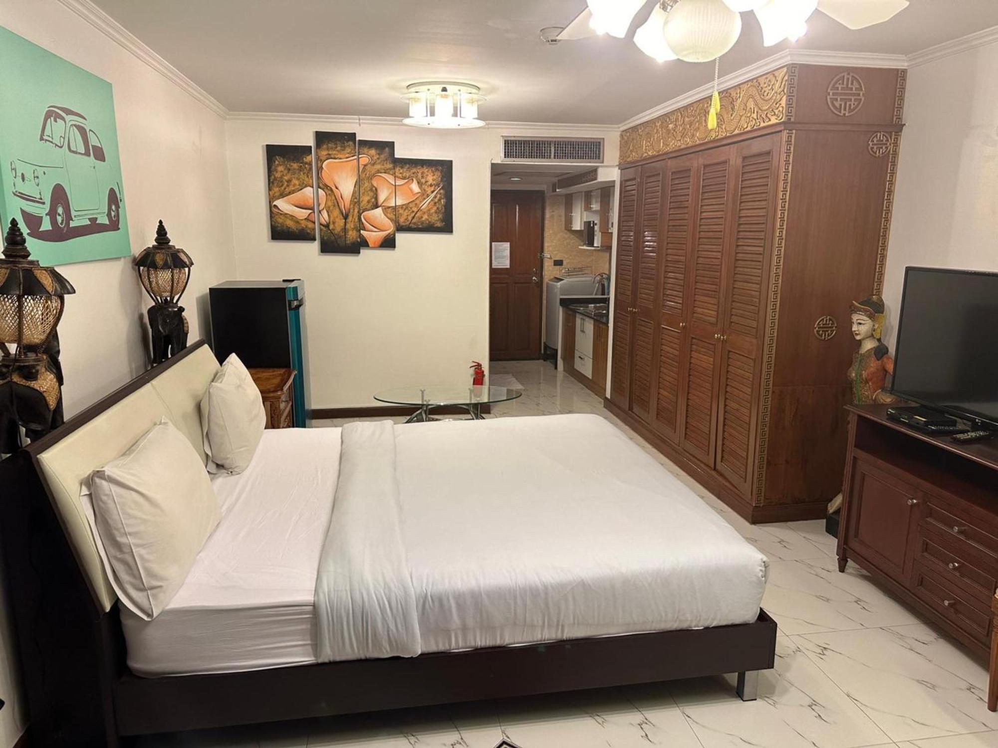 Omni Tower Sukhumvit Soi 4 Direct * Bangkok