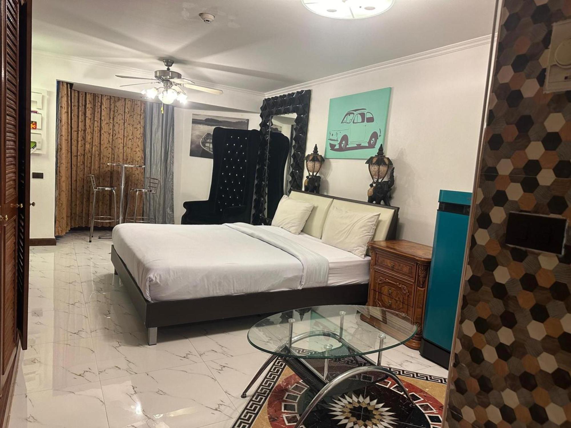 Omni Tower Sukhumvit Soi 4 Direct * Bangkok