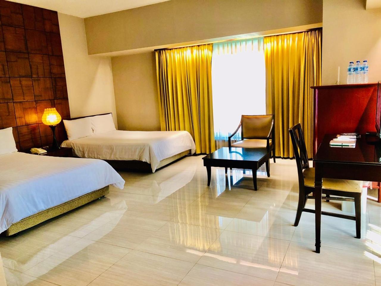 Indra Regent Hotel 4*