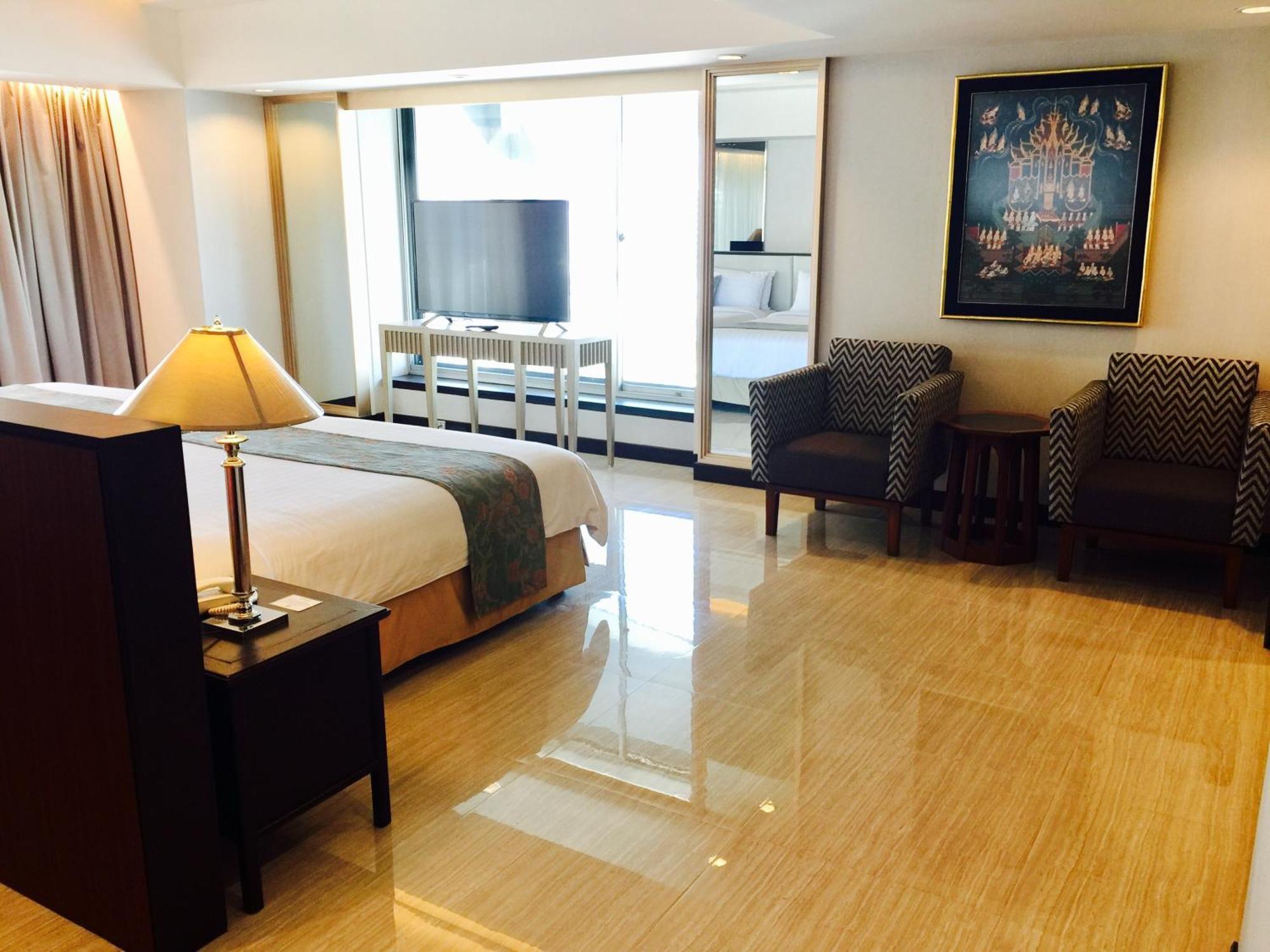 Indra Regent Hotel 4*