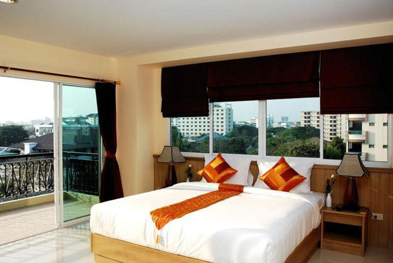 Metro Point Hotel 4*