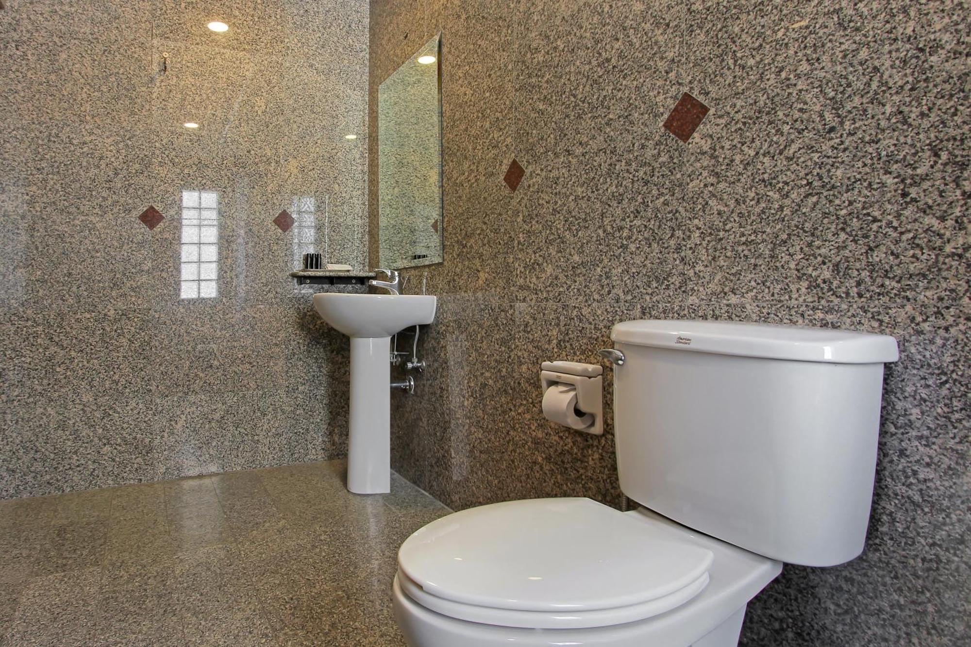 Pula Silom 3*