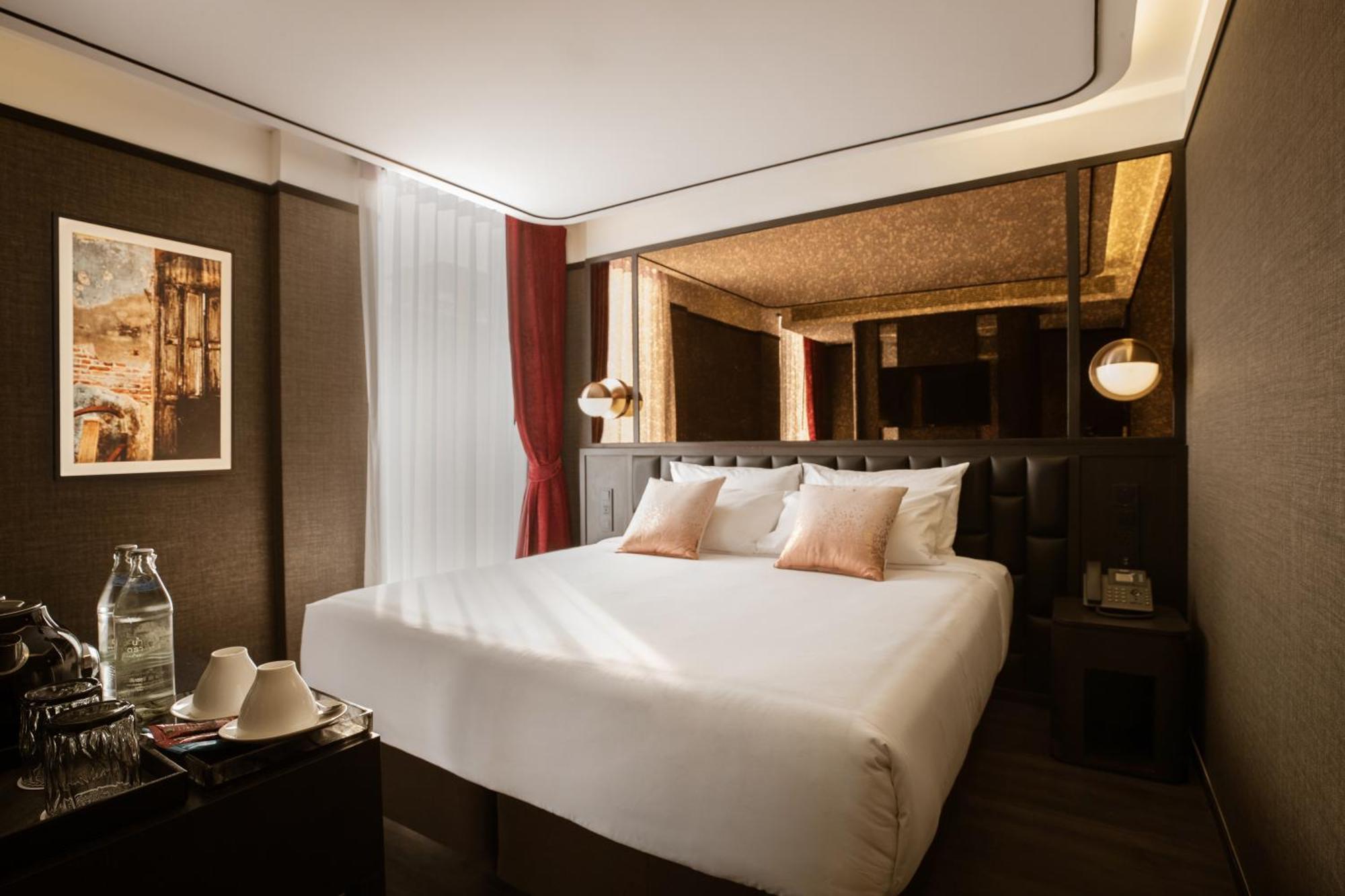 The Gravitique Khaosan Hotel Bangkok