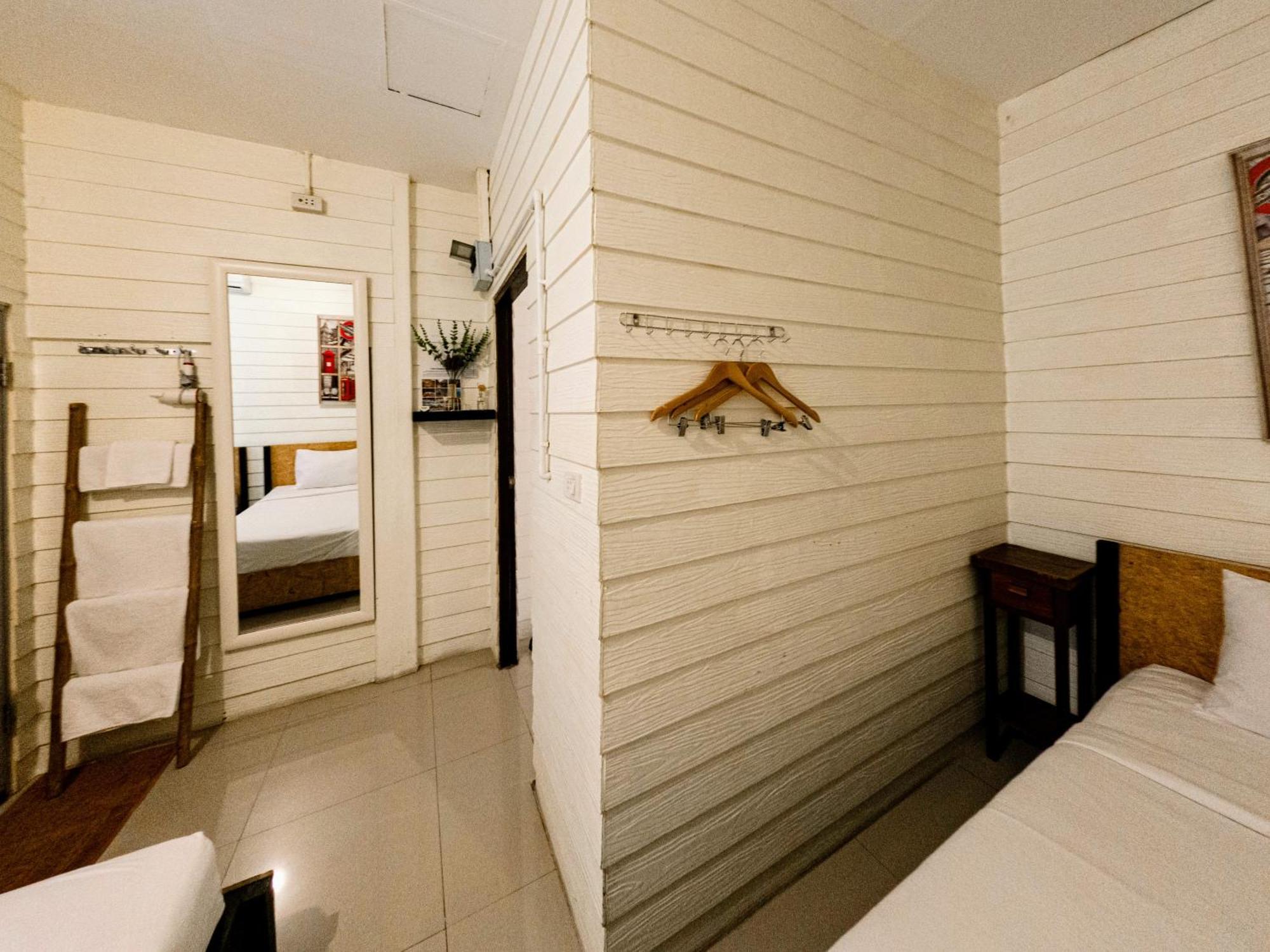 Back Backpackers Hostel
