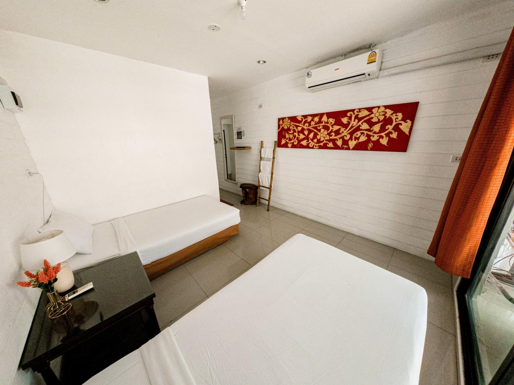 Back Backpackers Hostel