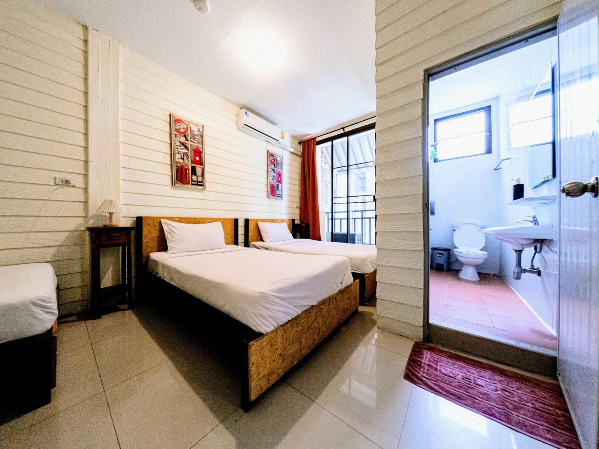 Back Backpackers Hostel *