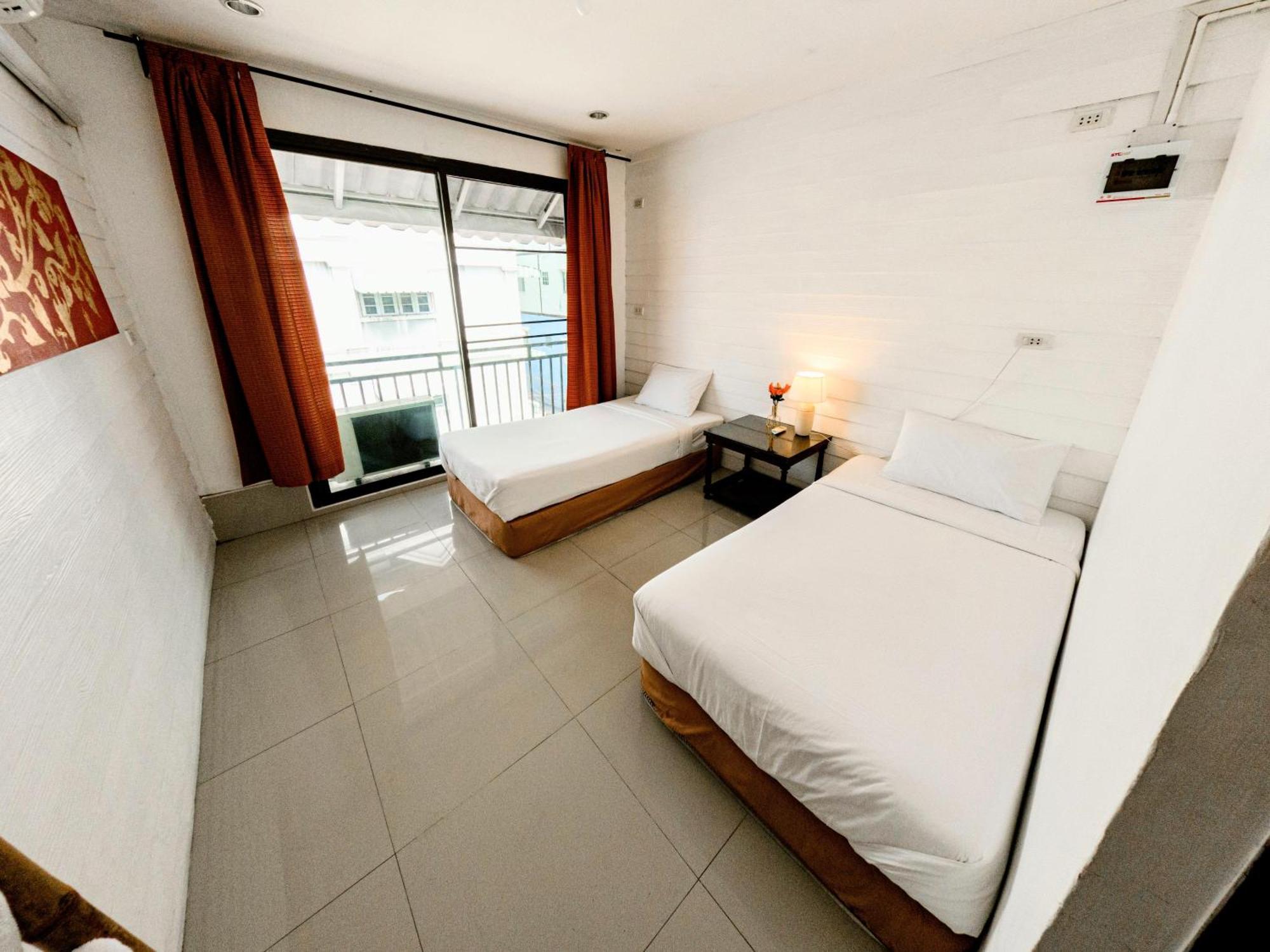 Hostel Back Backpackers *
