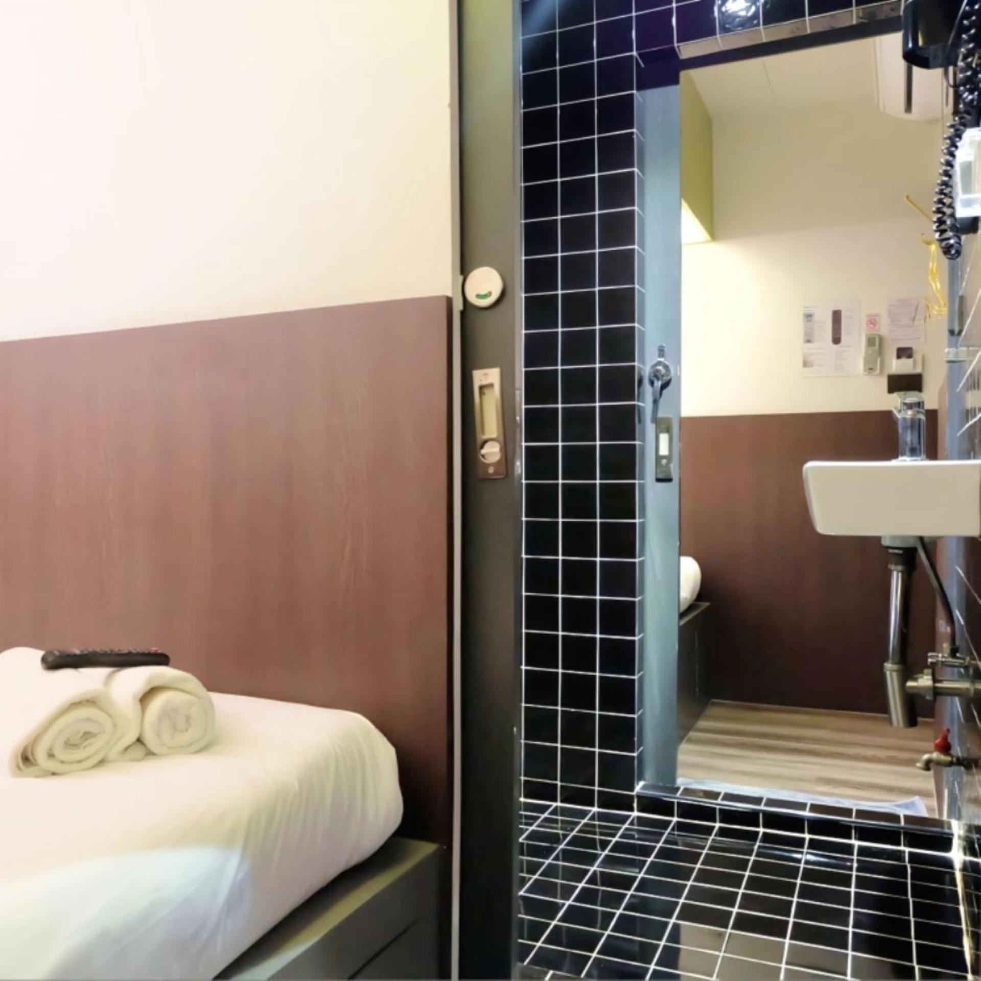 Four Sisters Hostel Bangkok