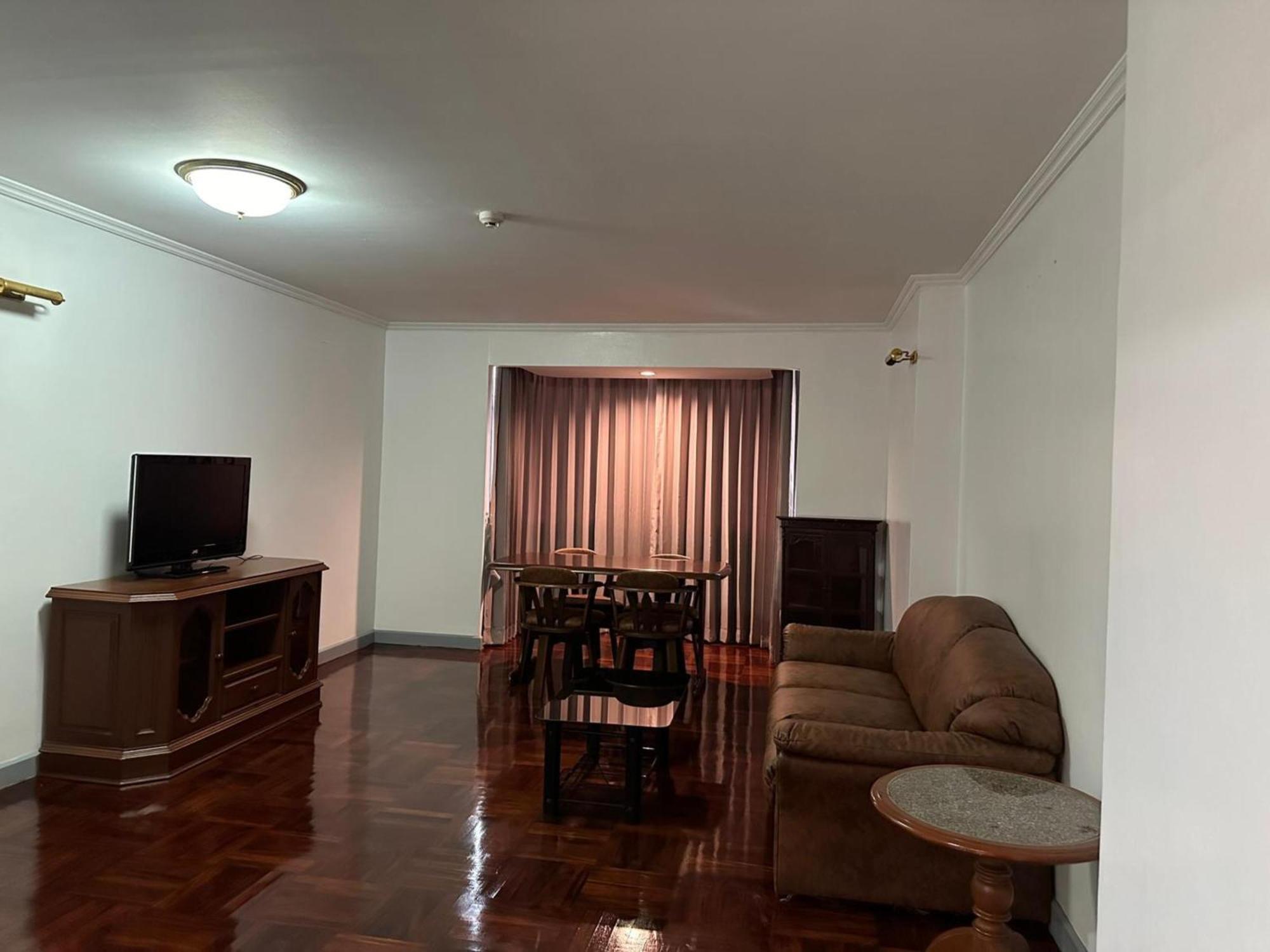 Omni Tower Sukhumvit Soi 4 Direct