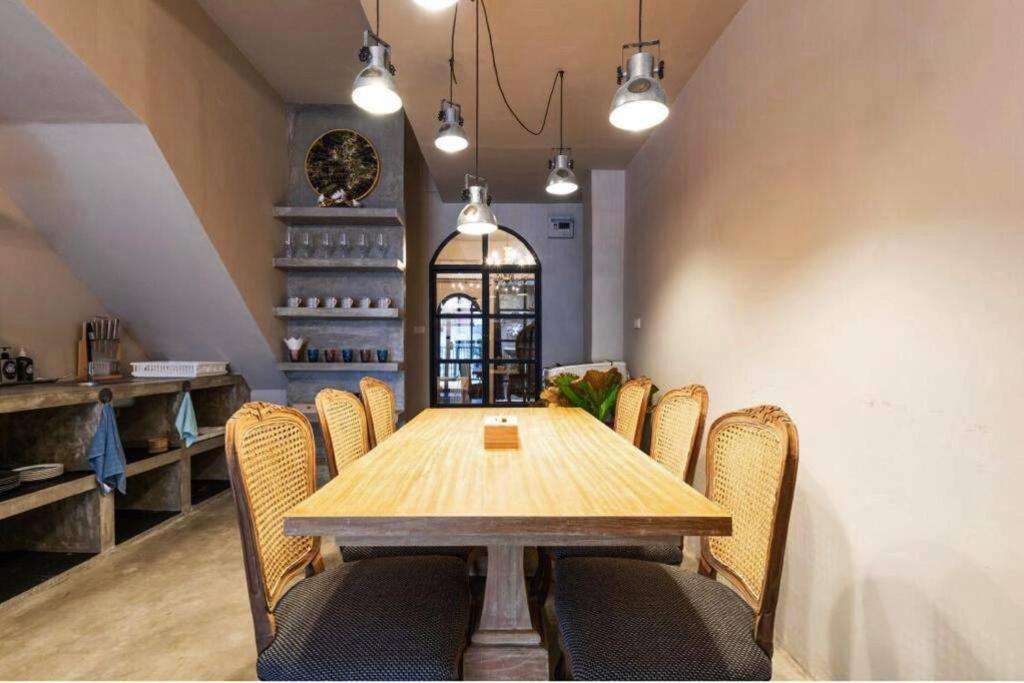 Beautiful 3 Bedroom Baroque House Near Asoke Bts Vila