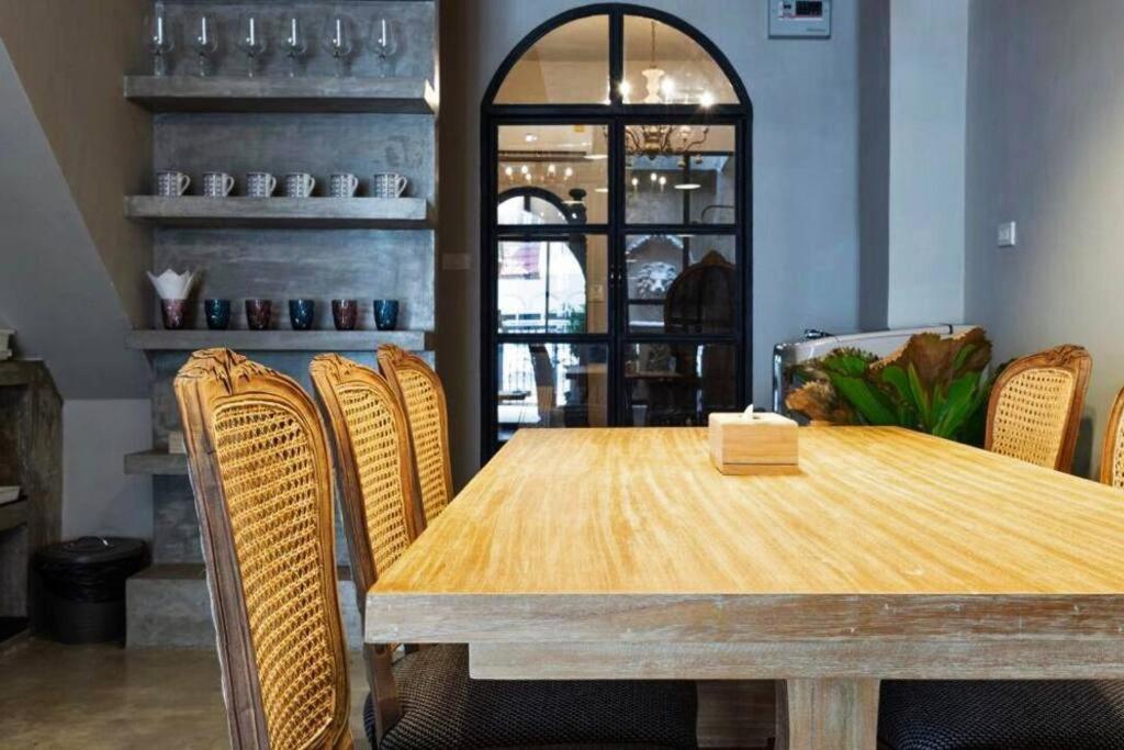 Beautiful 3 Bedroom Baroque House Near Asoke Bts Vila *