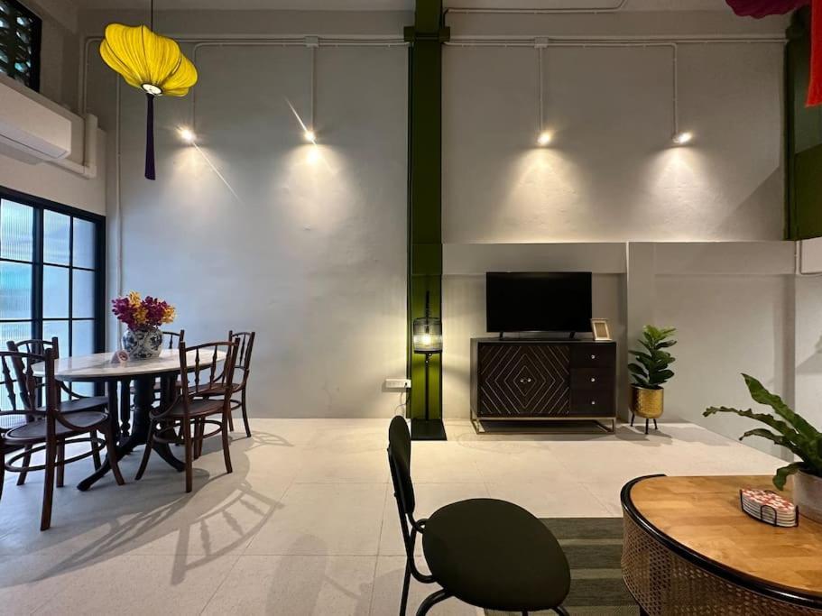 Charming Sukhumvit Shophouse - 2mins Walk To Skytrain *
