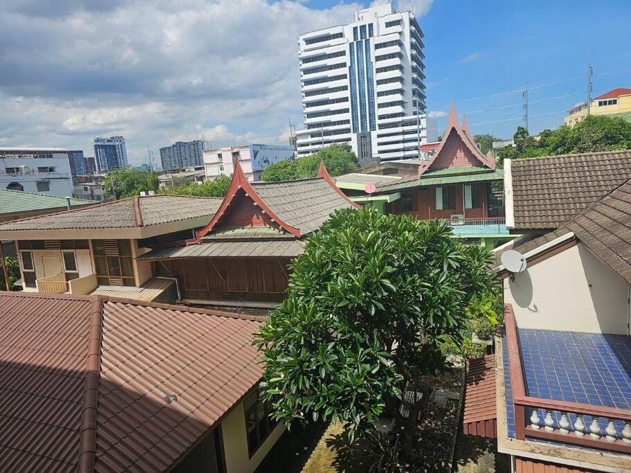 Phra Khanong Bts Apartment Bangkok