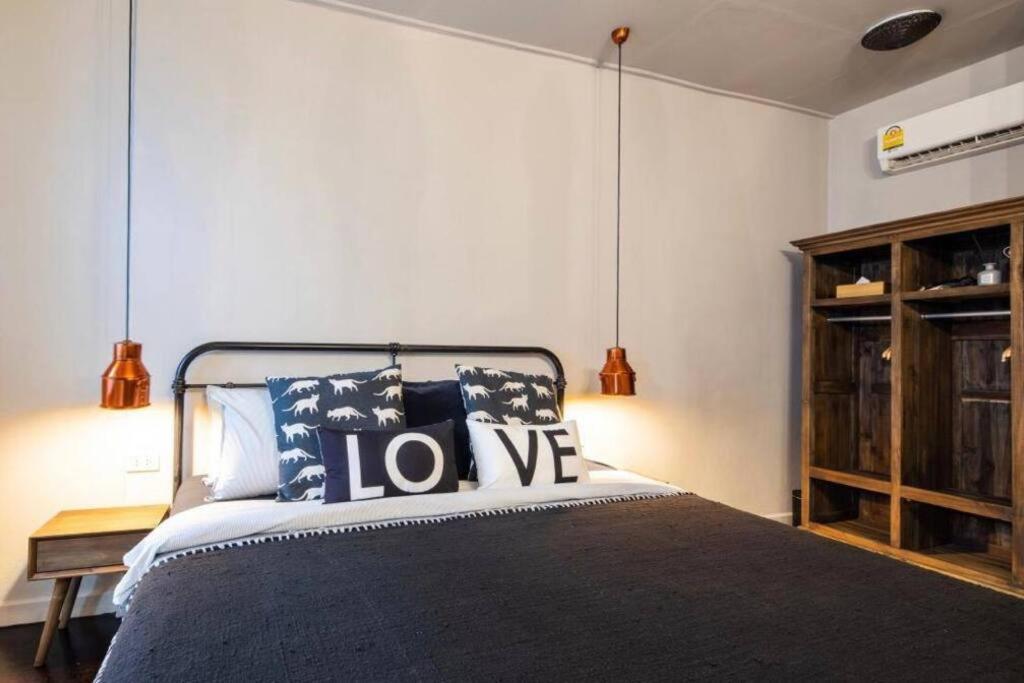 Beautiful 3 Bedroom Baroque House Near Asoke Bts Vila *