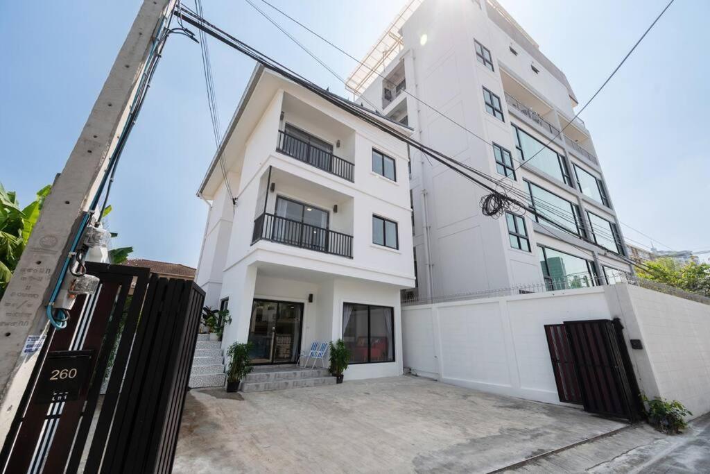 Miq Ekkamai3_pool Villa_3br House * Bangkok