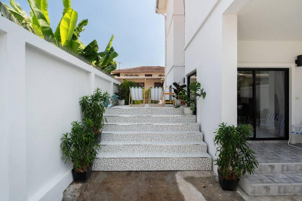 Miq Ekkamai3_pool Villa_3br House *