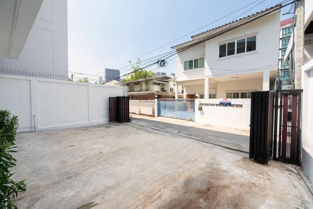 Miq Ekkamai3_pool Villa_3br House * Bangkok