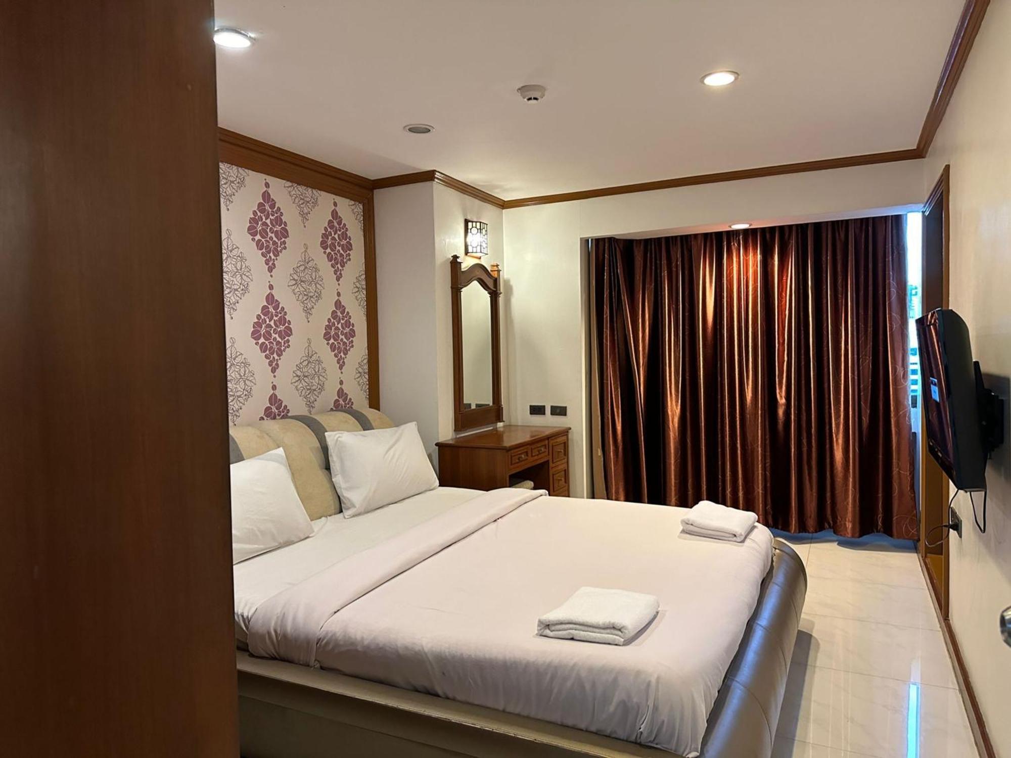 Omni Tower Sukhumvit Soi 4 Direct Apartment *