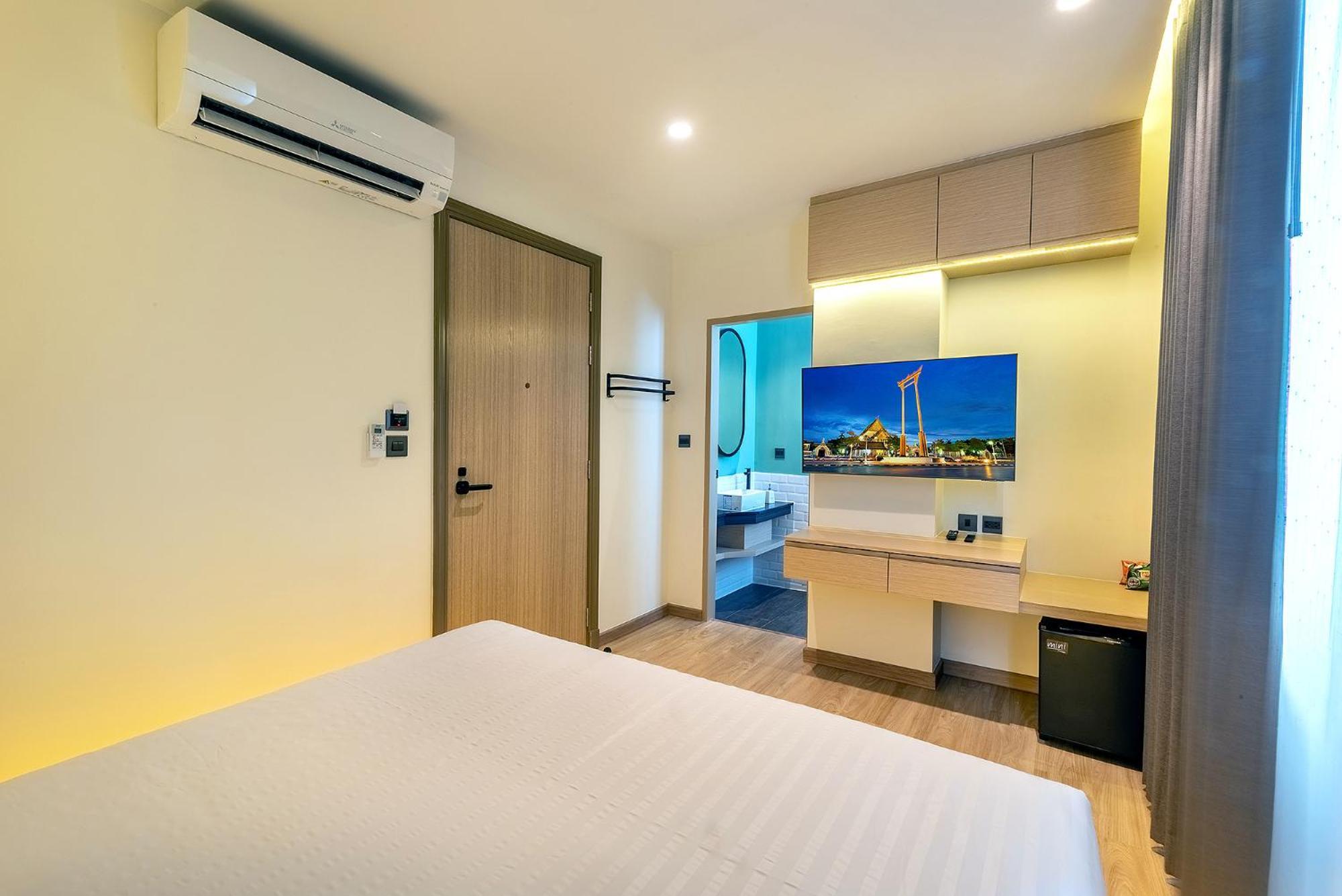 Phra Nakhon Poshtel