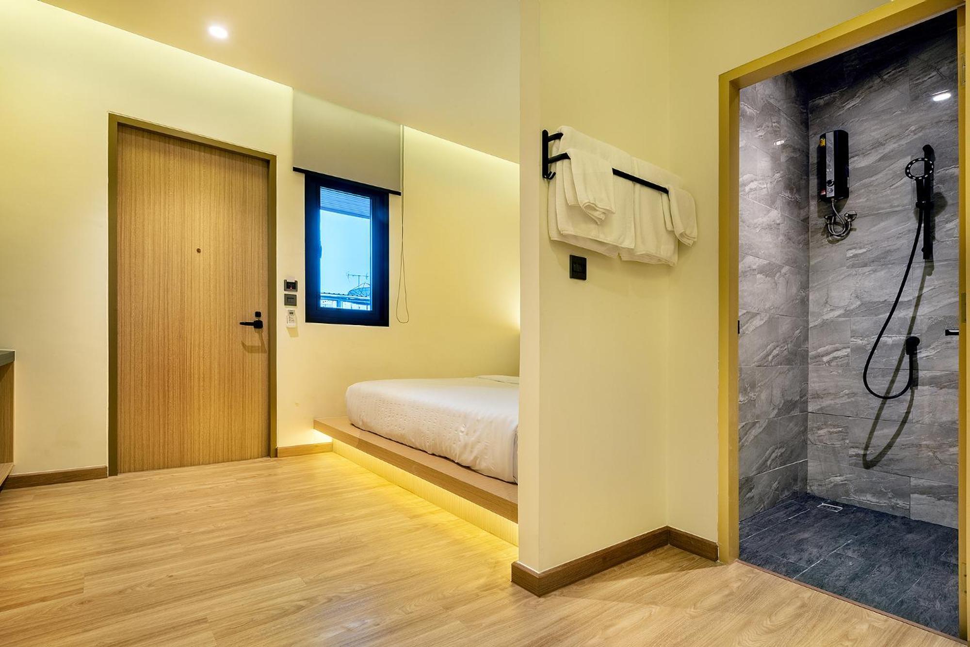 Phra Nakhon Poshtel Hostel