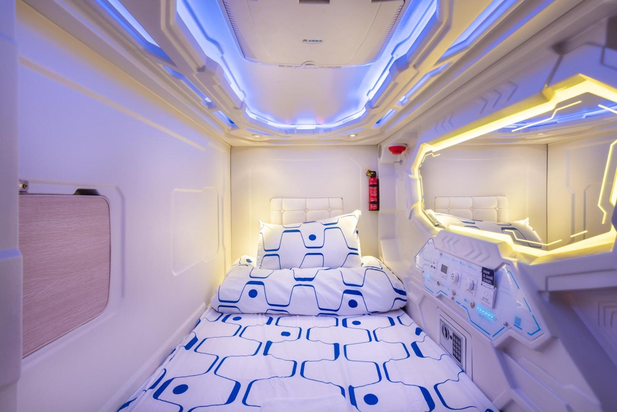 Space Station Hostel *