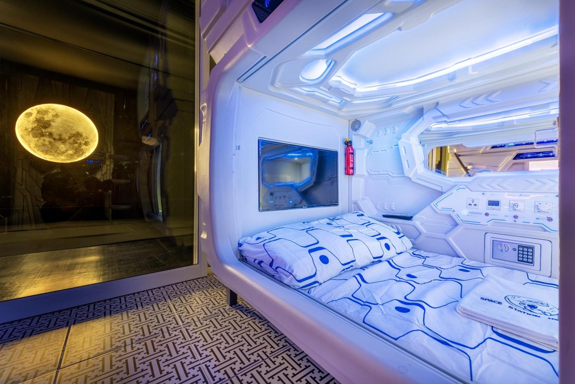 Space Station Hostel Bangkok