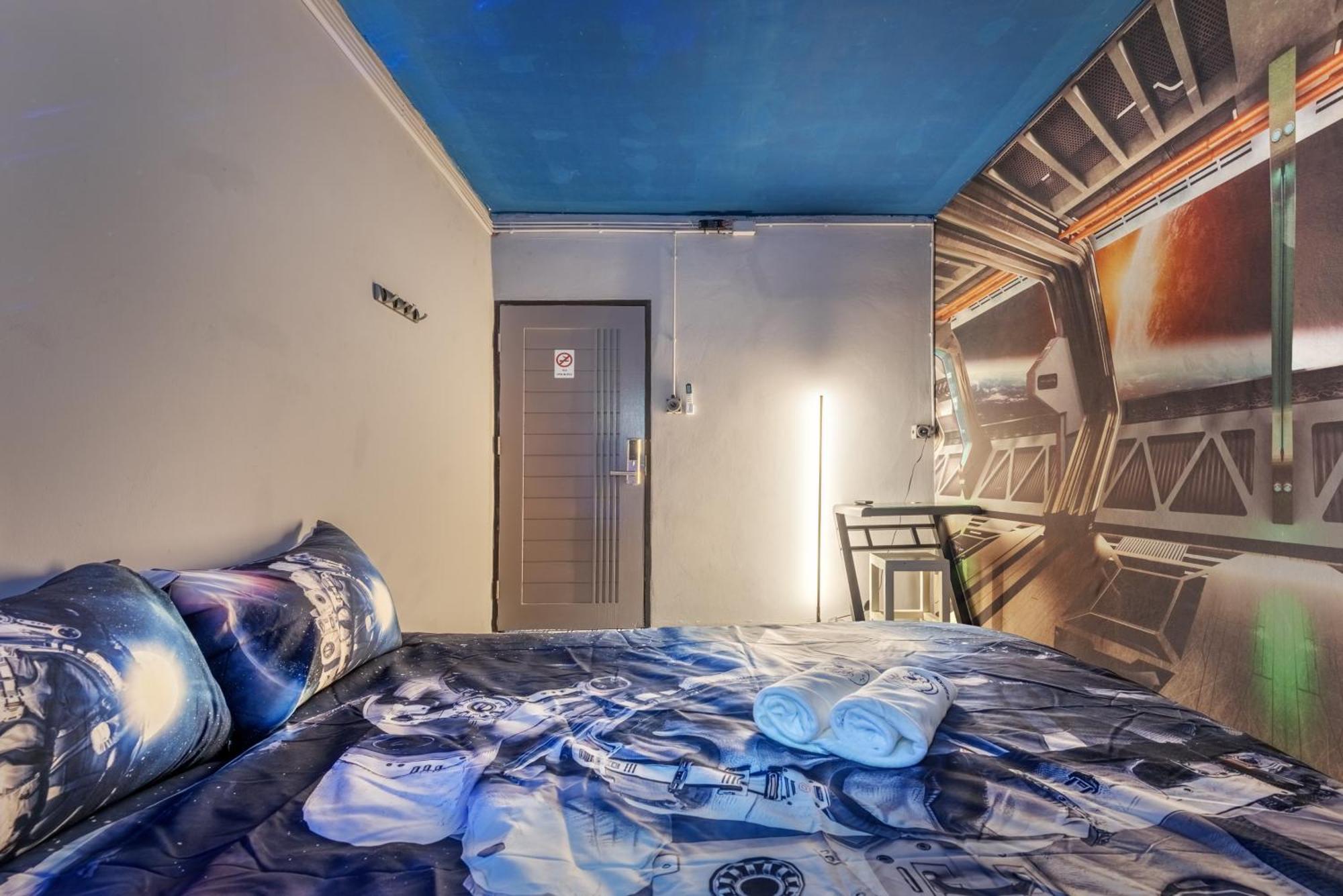 Space Station Hostel Bangkok