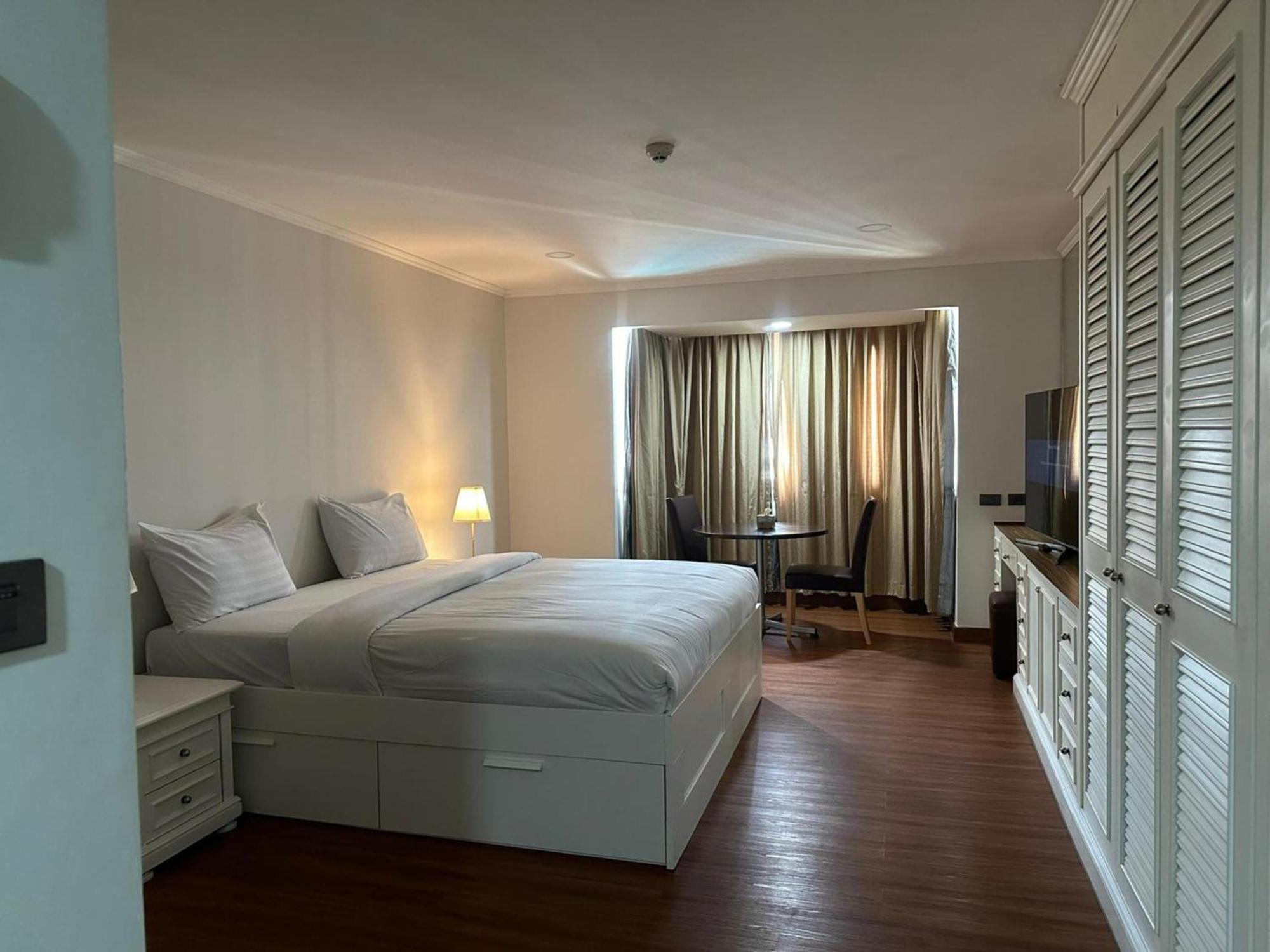 Omni Tower Sukhumvit Soi 4 Direct Apartment Bangkok