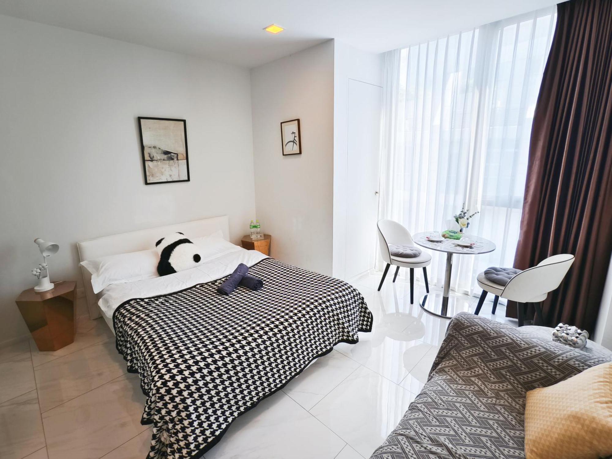 Hyde Sukhumvit 11 Nana & Five House Apartment Bangkok