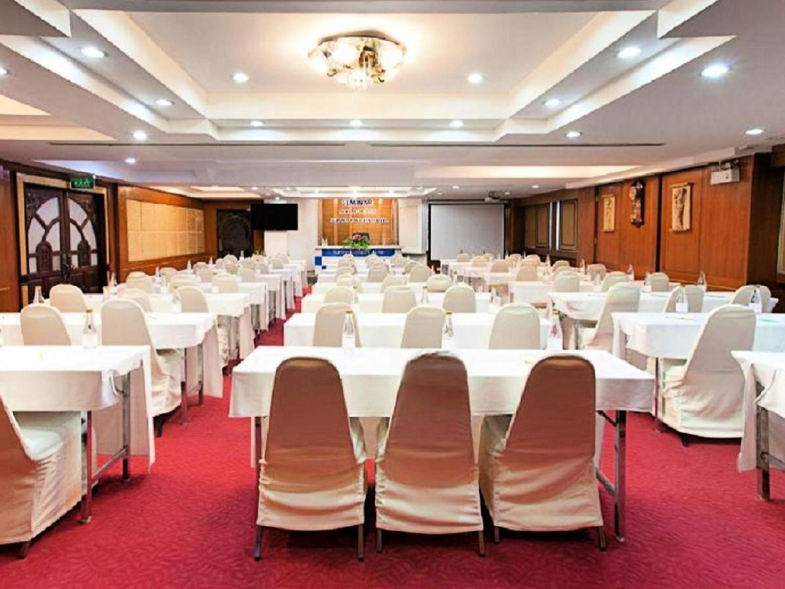 Summit Pavilion Hotel