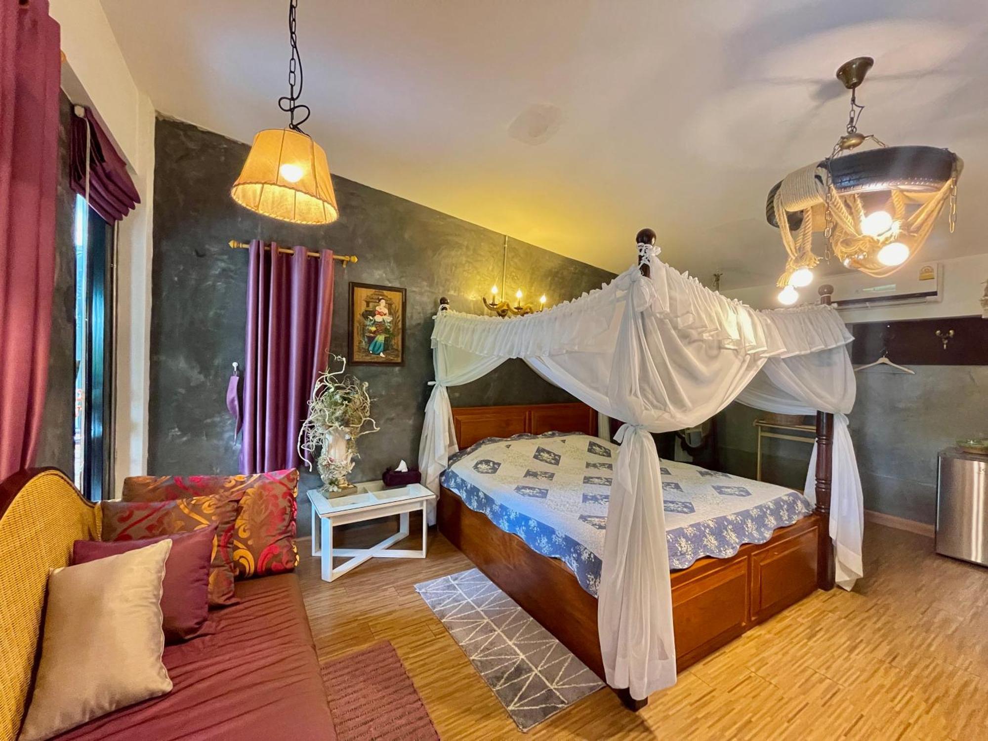 Homestay The Quarter Wutthakat Bangkok