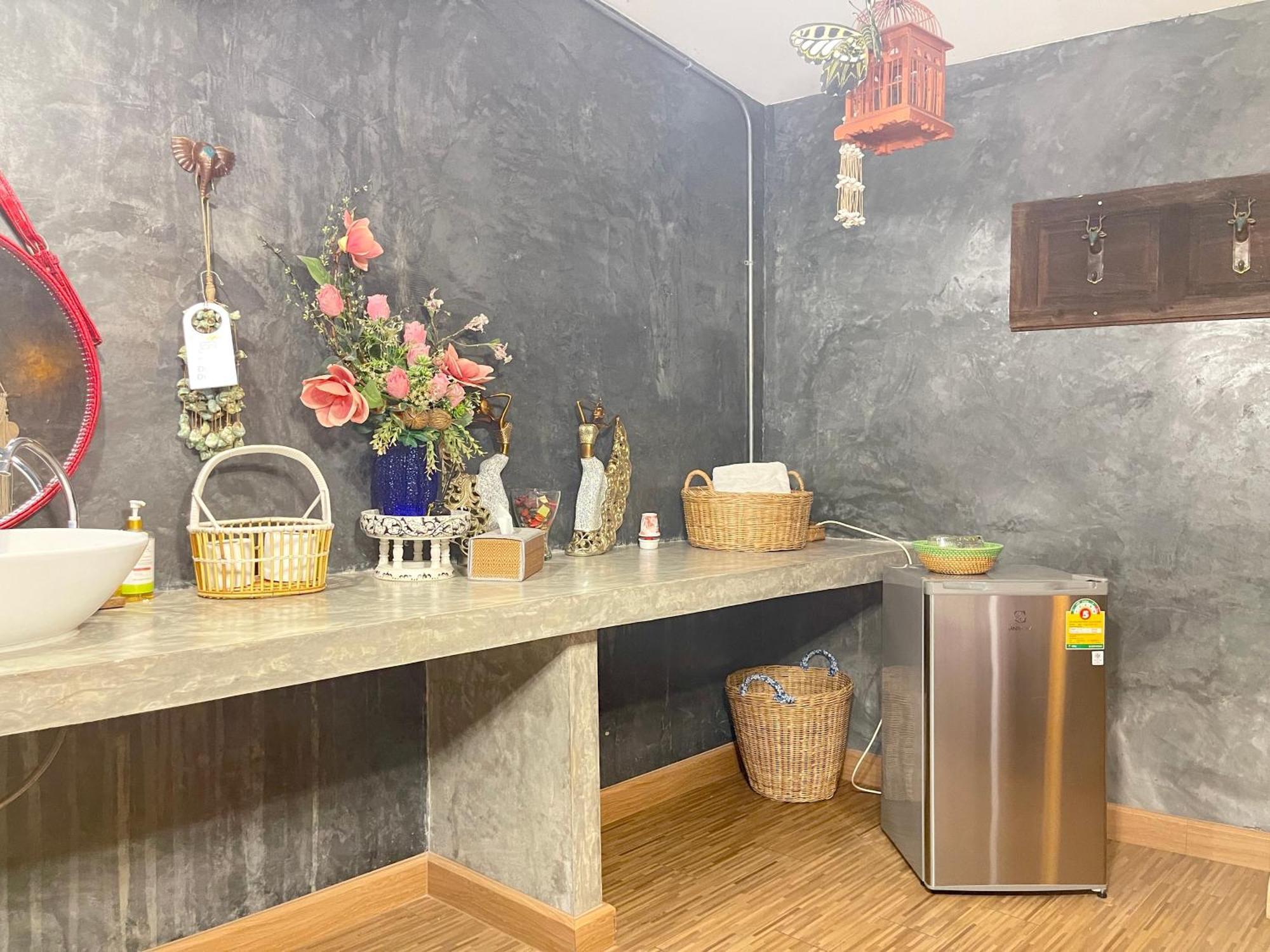 The Quarter Wutthakat Homestay