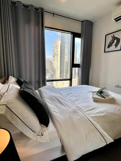 Apartment Luxury Art Downtown Metro Bangkok-kitchen-living Bangkok