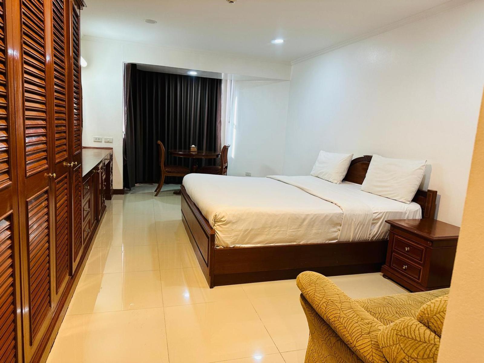 Omni Tower Sukhumvit Soi 4 Direct Apartment *