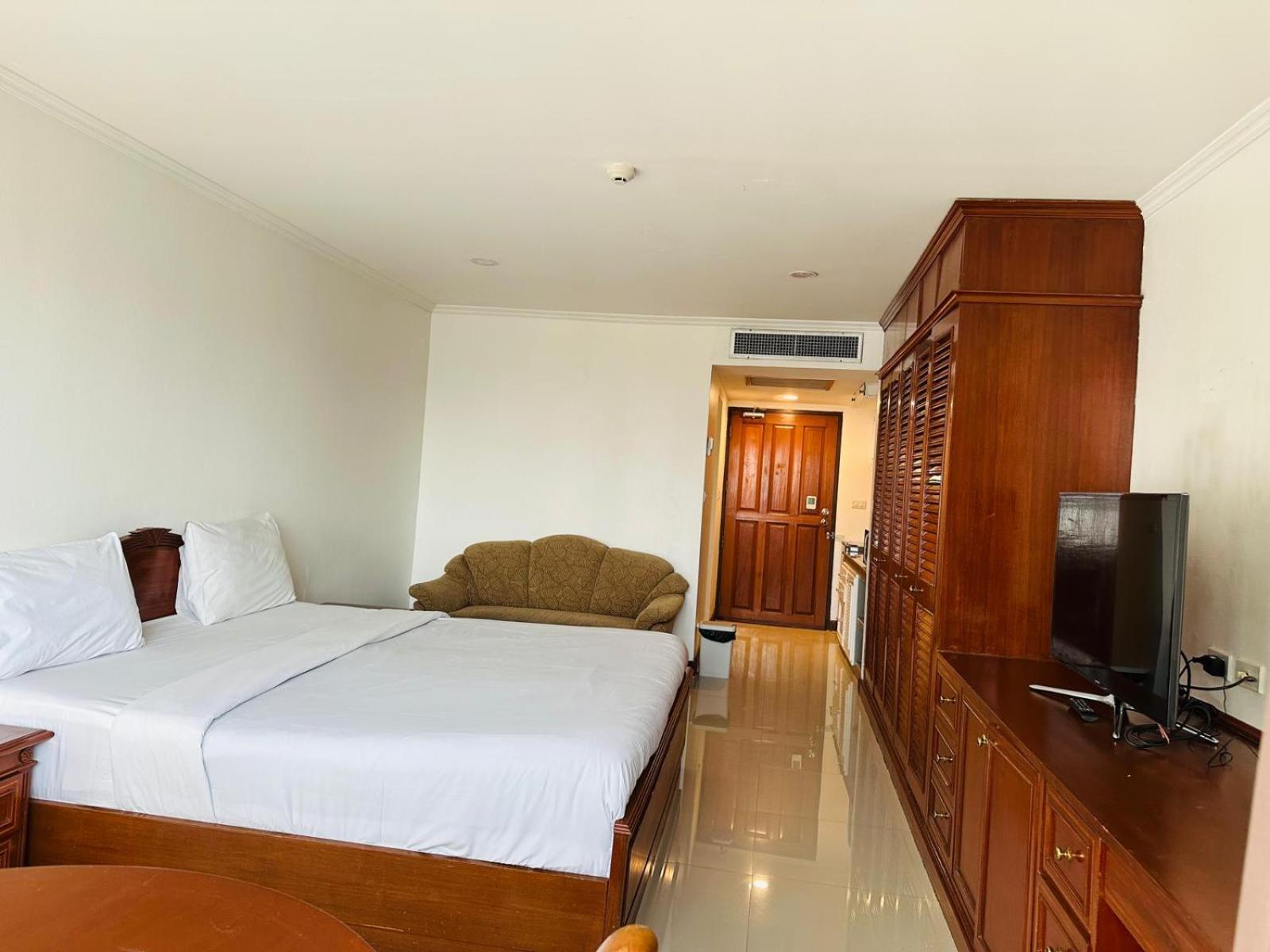 Omni Tower Sukhumvit Soi 4 Direct