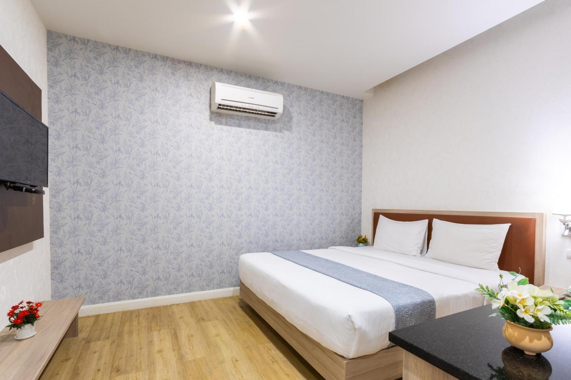 Leela Orchid Hotel 3*