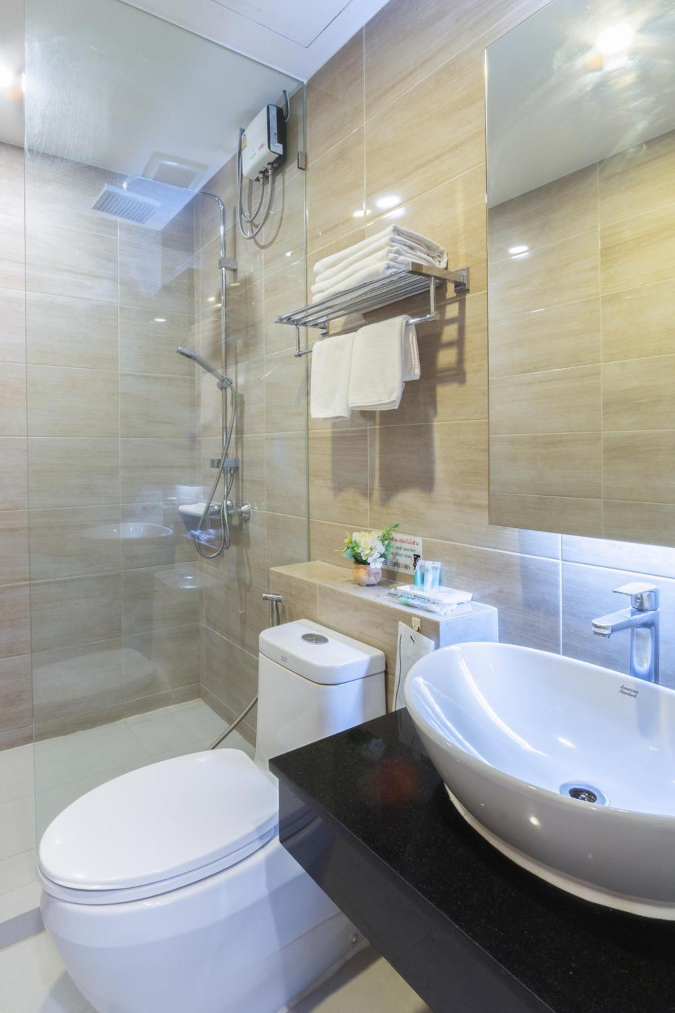 Hotel Leela Orchid 3*