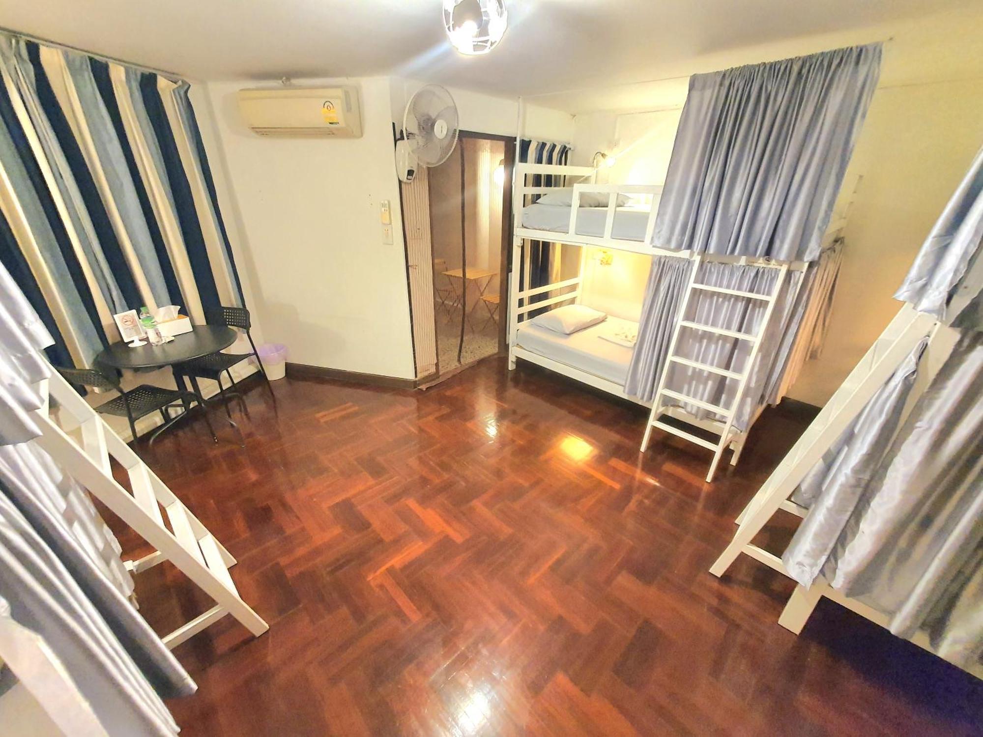 Home16 16 Sukhumvit Hostel Bangkok