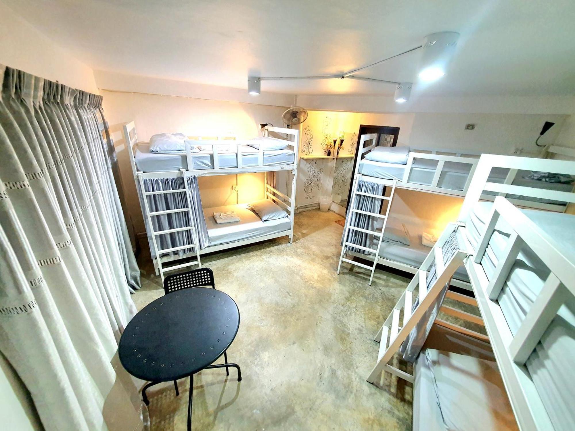 Home16 16 Sukhumvit Hostel Bangkok