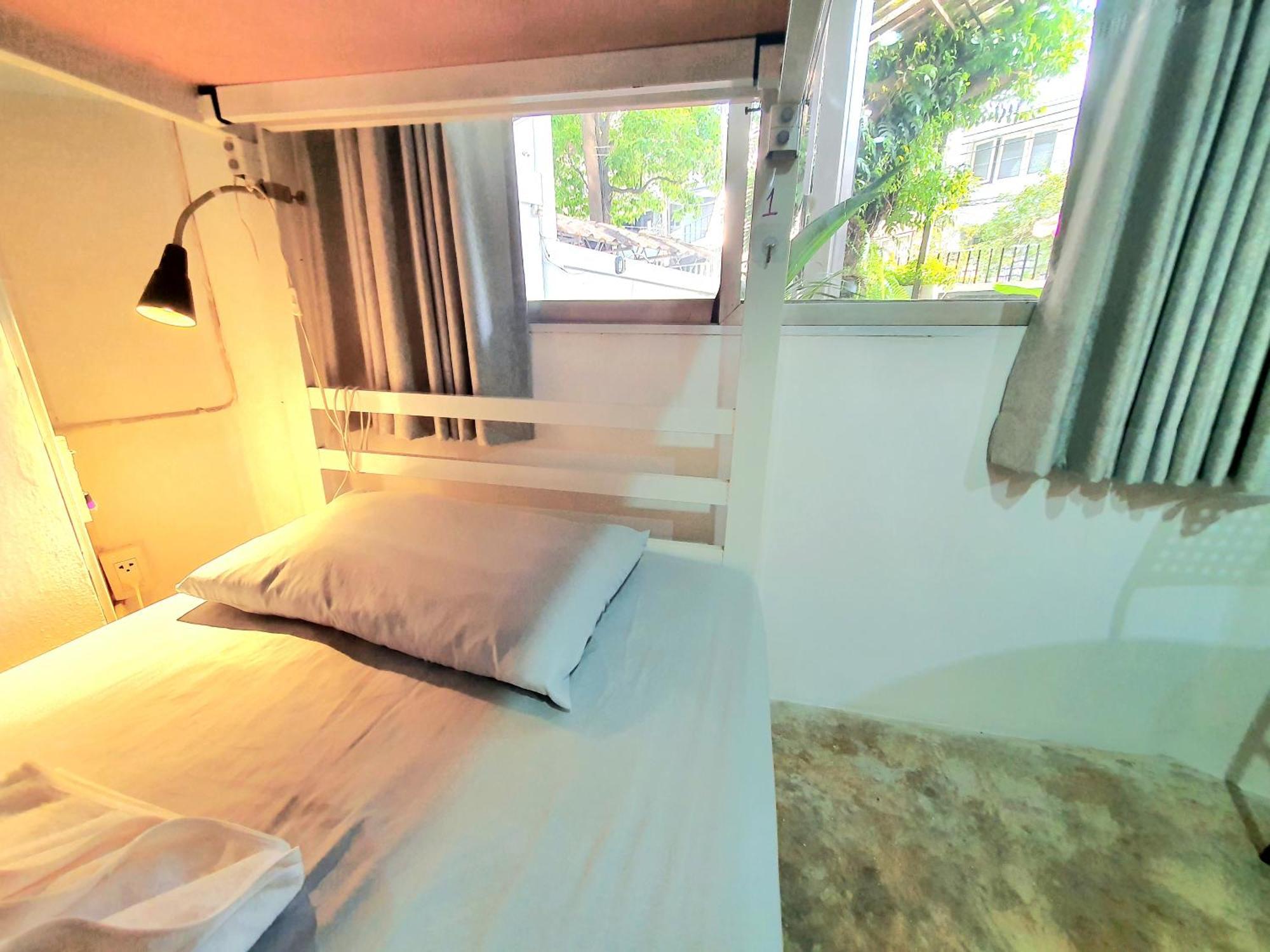 Home16 16 Sukhumvit Hostel