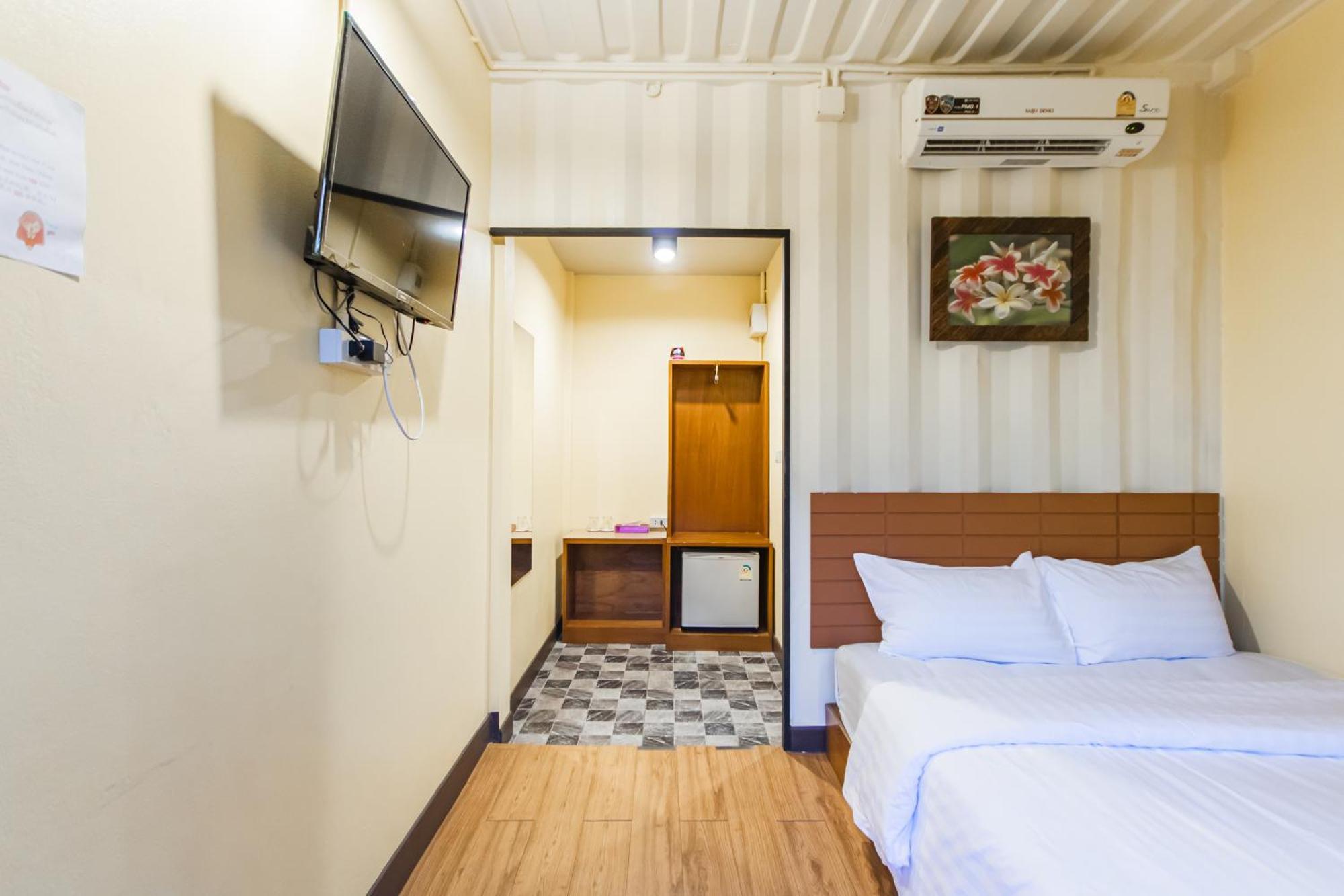 Tuscany Land Donmuang Hotel