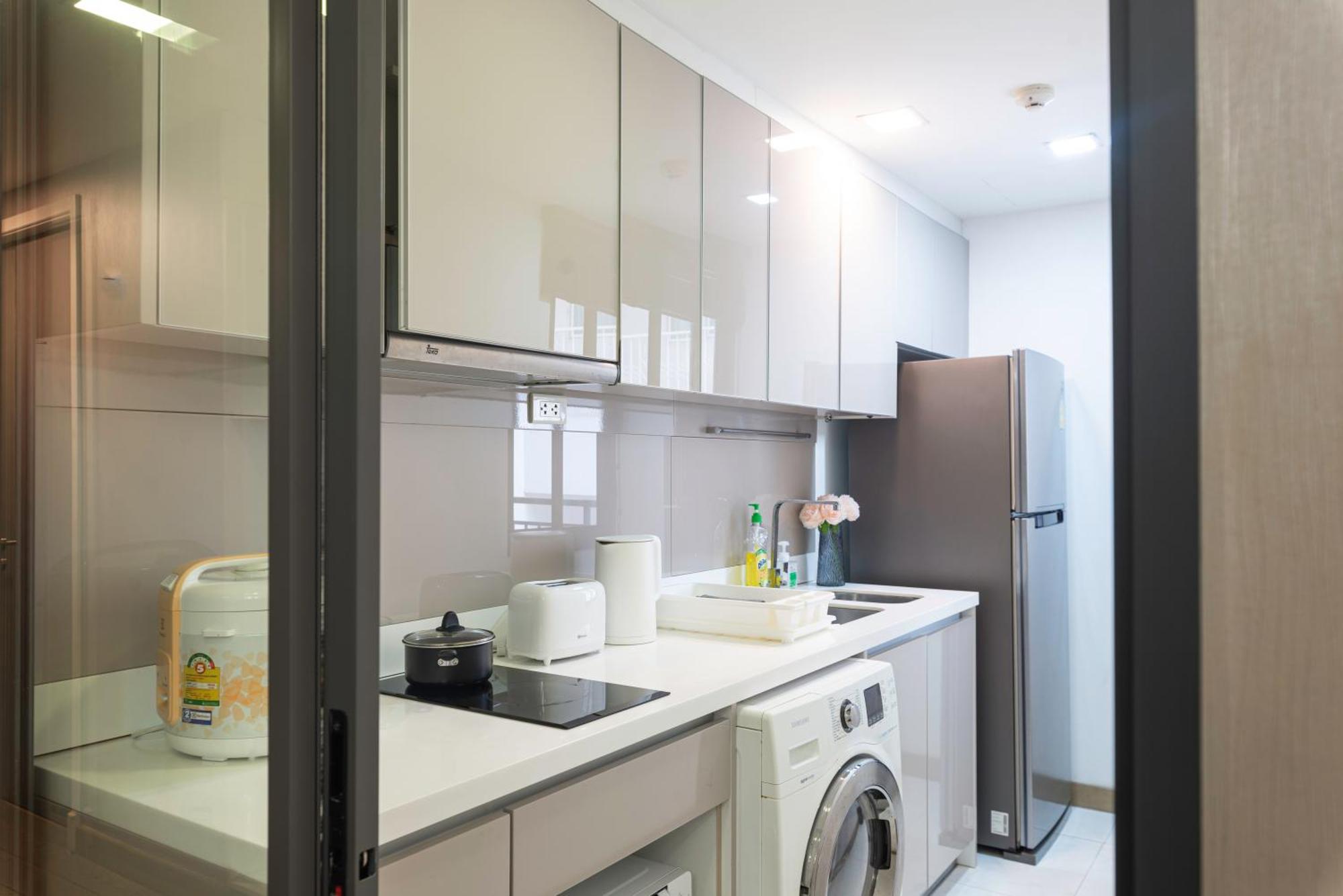 Dazzle Sukhumvit 7 By Lefoyer Apartment Bangkok