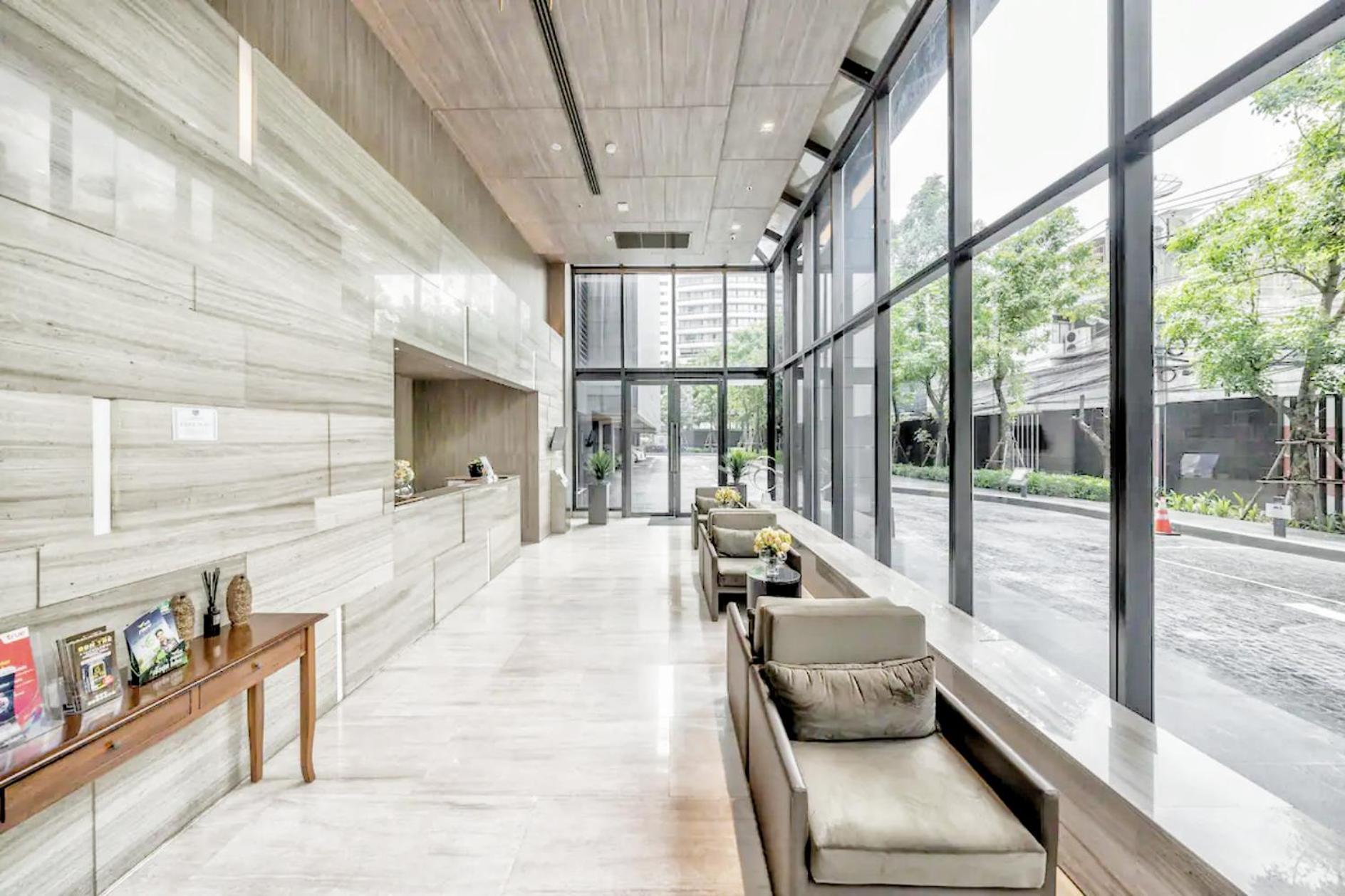 Circle Sukhumvit 11 Apartment *